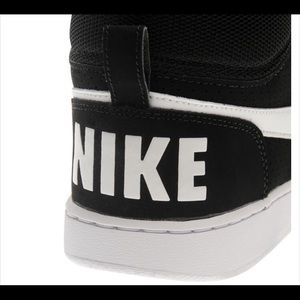 Nike Court Borough Mid size 9 NIB